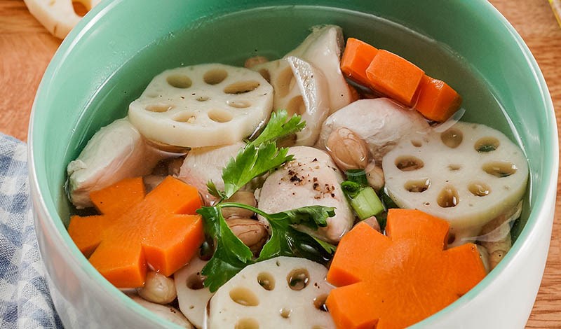 Canh gà hầm củ sen