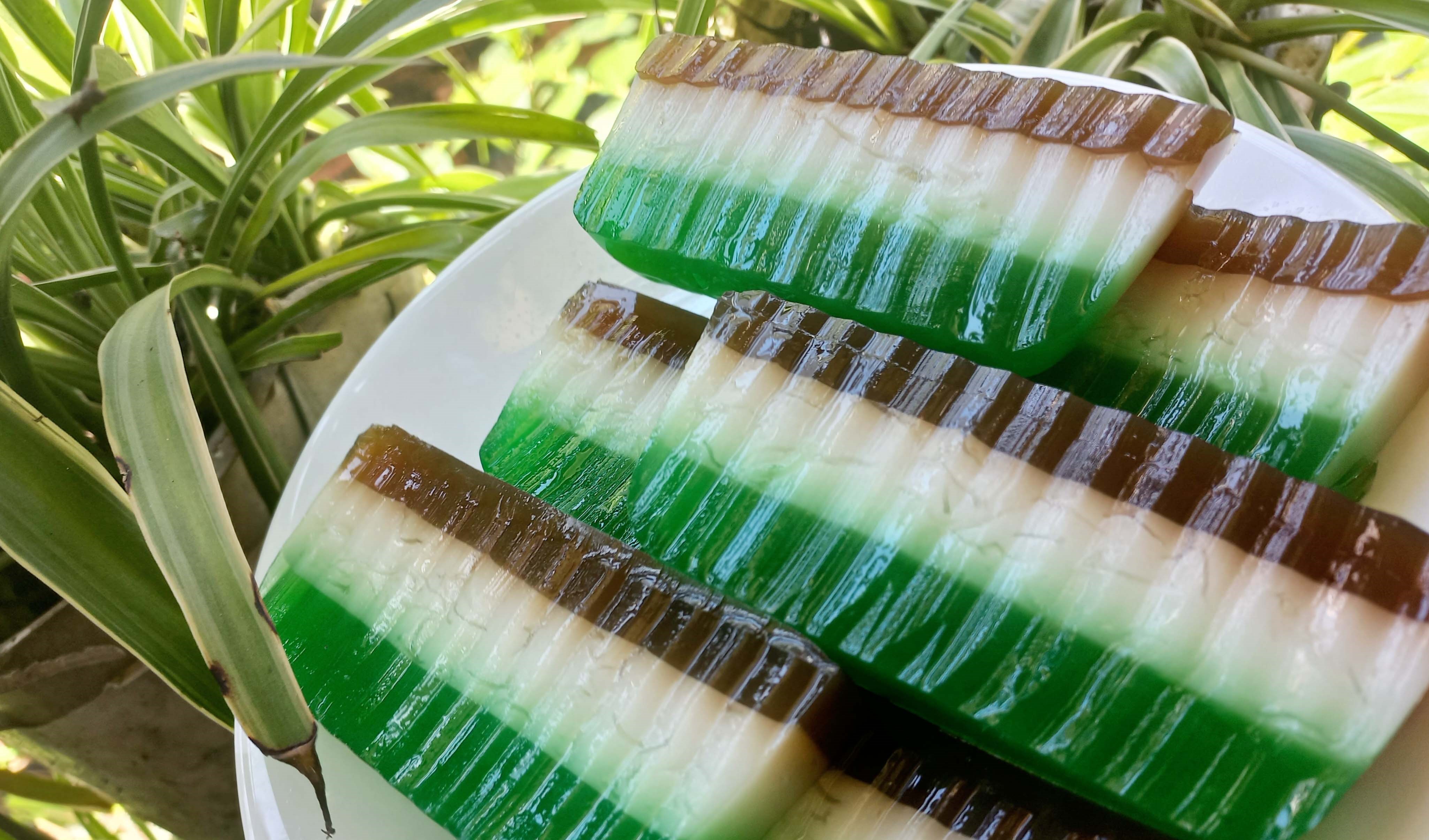 Rau câu sợi ba màu