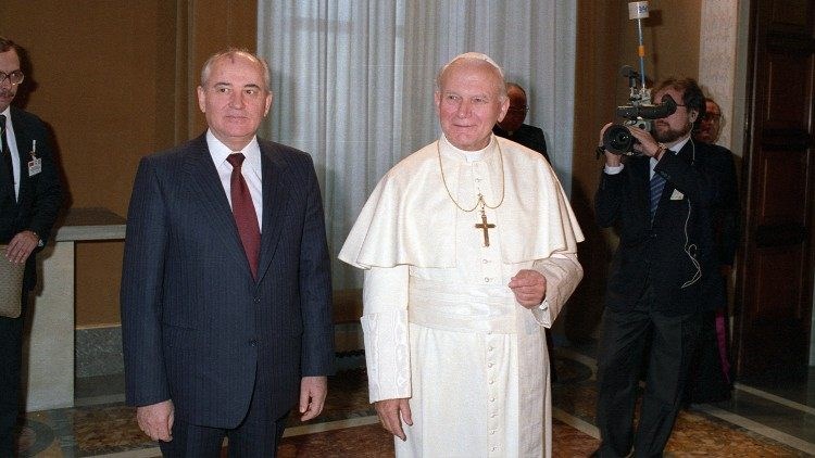 Đức Thánh Cha gởi điện chia buồn đến gia đình ông Gorbachev