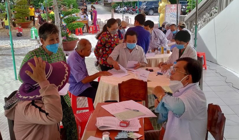 Khám bệnh từ thiện cho hơn 1700 người nghèo