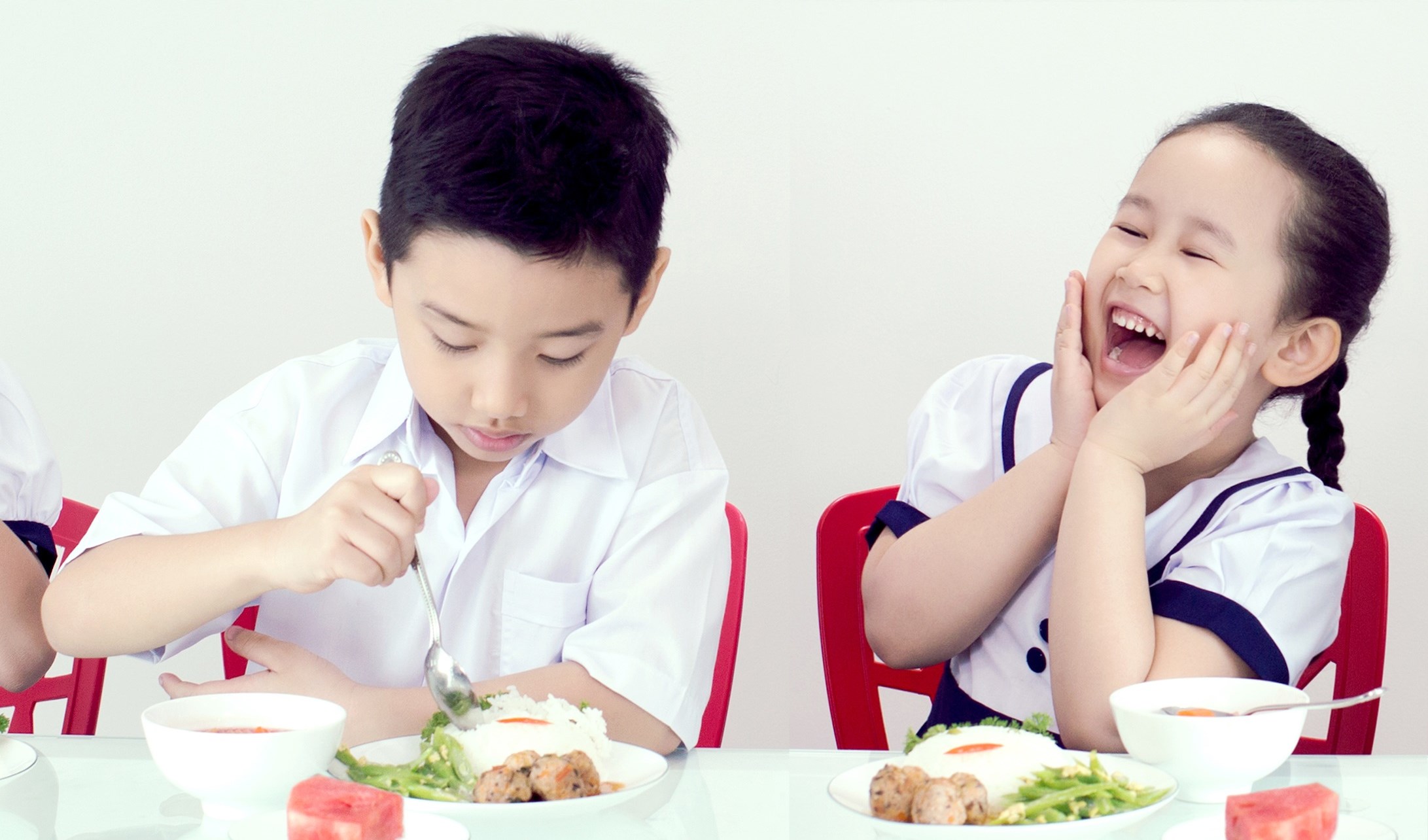 Nghĩ về bữa ăn học đường