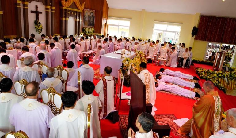 Ba tân linh mục Campuchia
