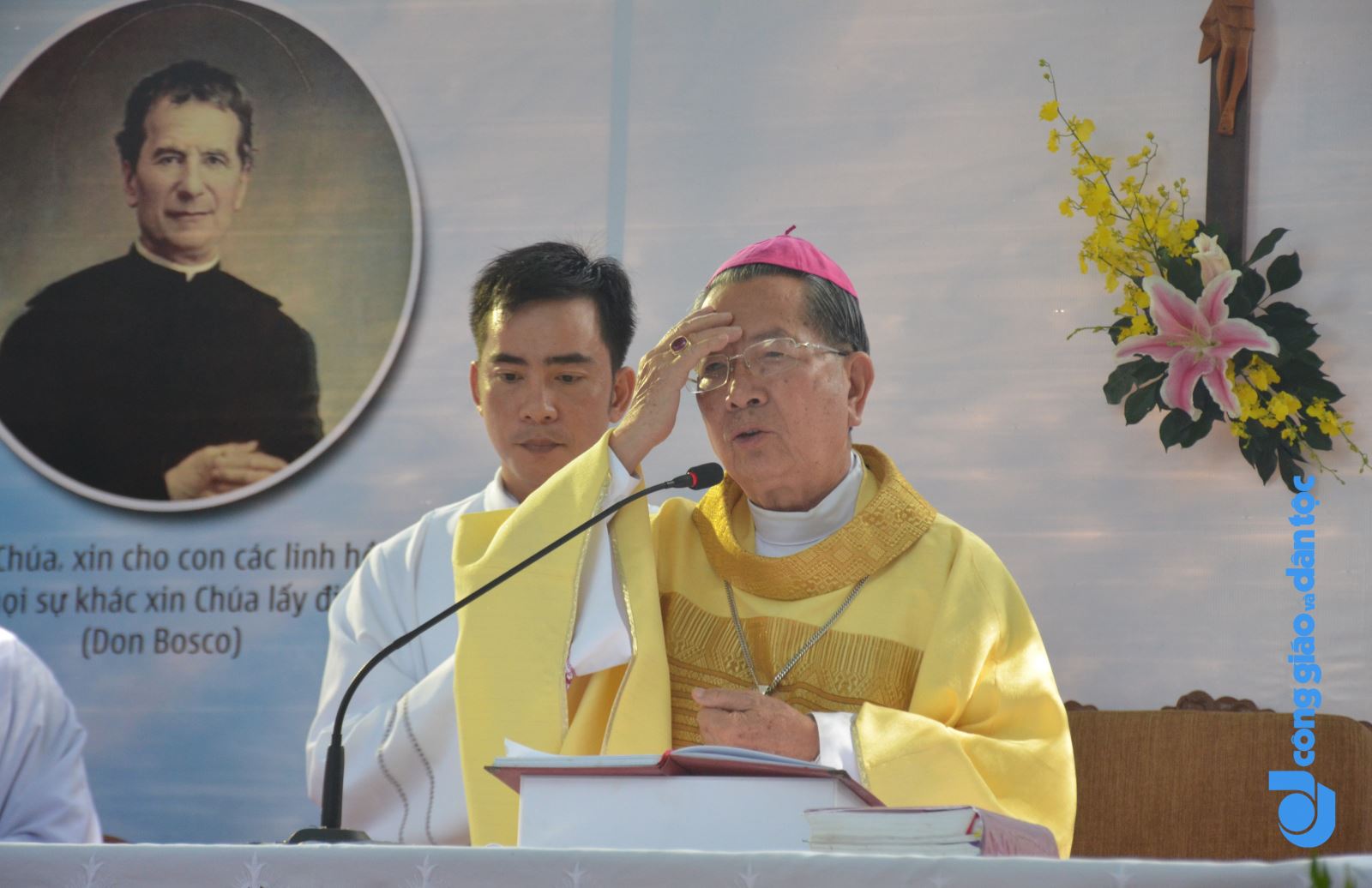 Don Bosco dung nha cho tre ngheo