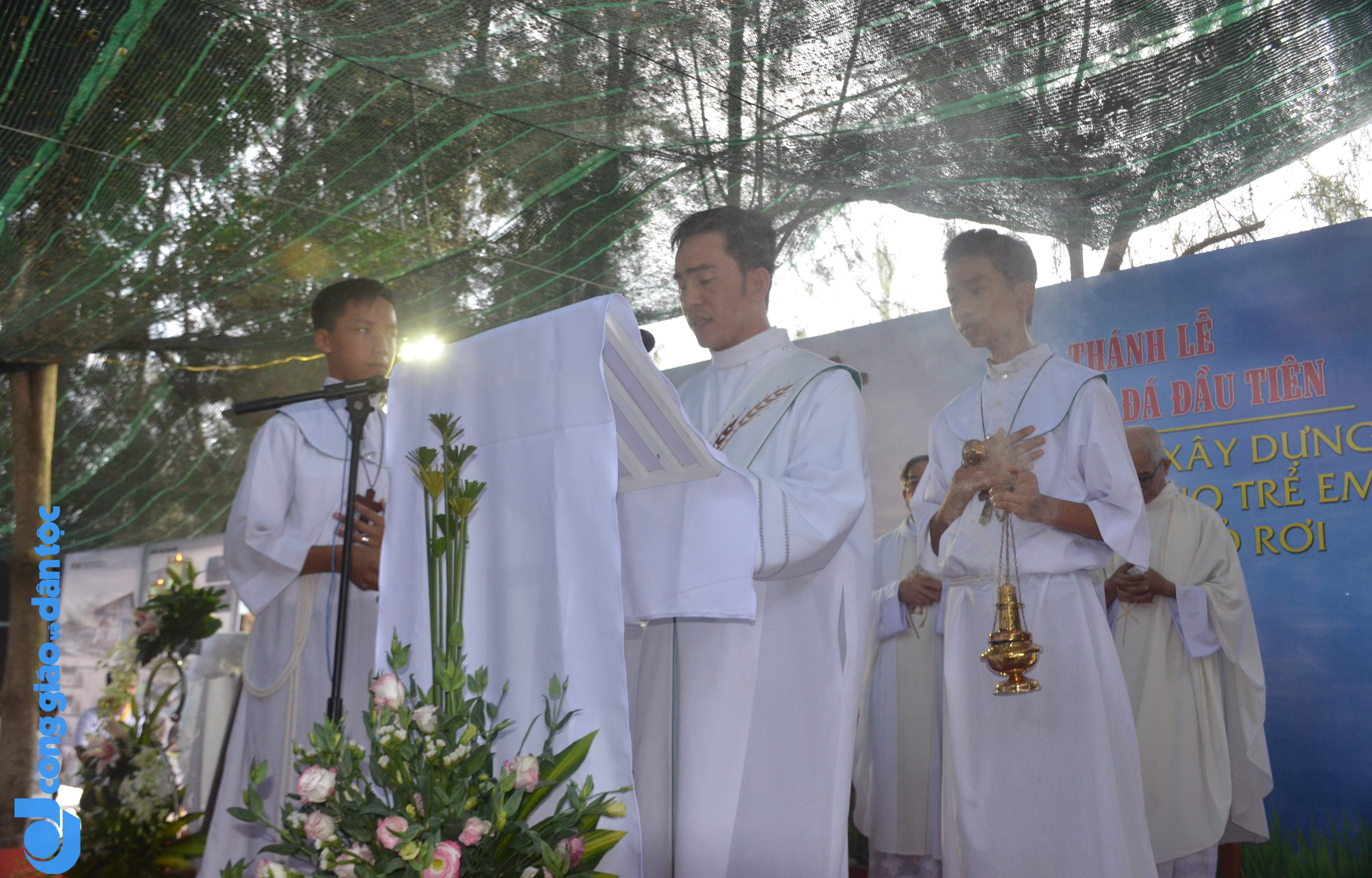 Don Bosco dung nha cho tre ngheo