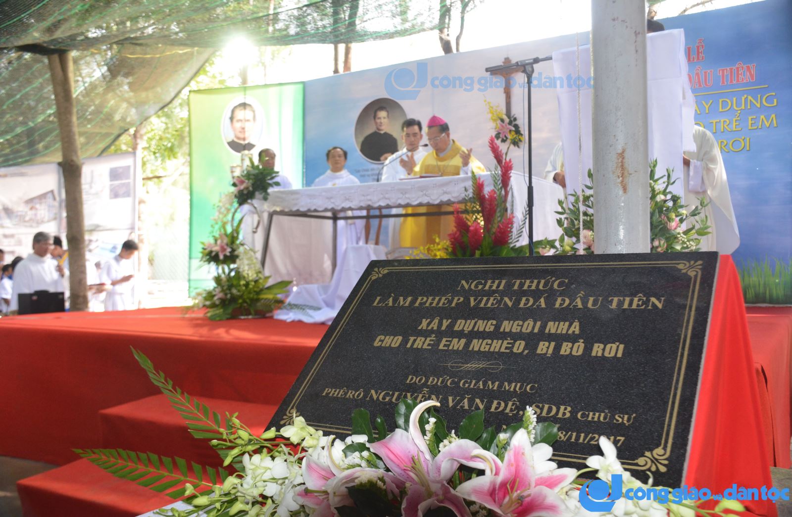 Don Bosco dung nha cho tre ngheo