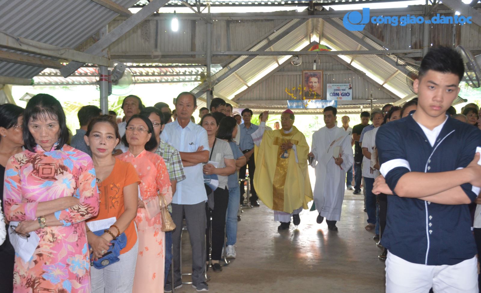 Don Bosco dung nha cho tre ngheo