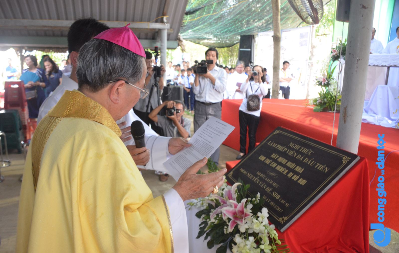 Don Bosco dung nha cho tre ngheo