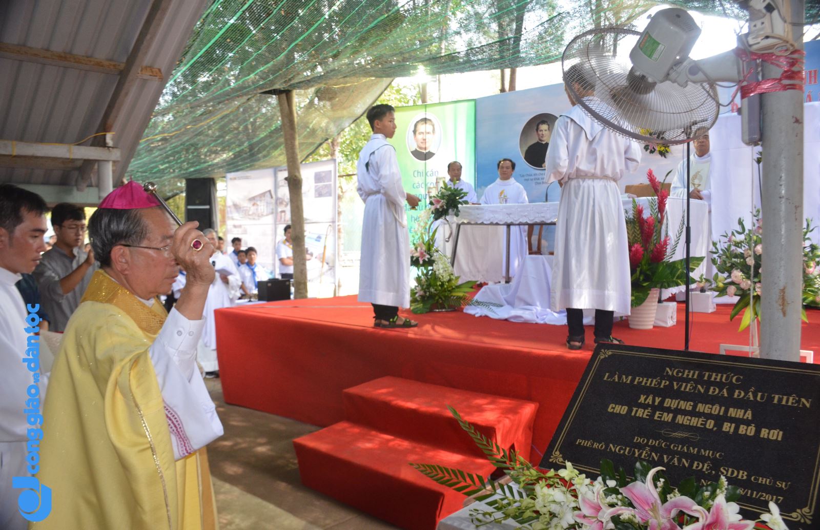 Don Bosco dung nha cho tre ngheo