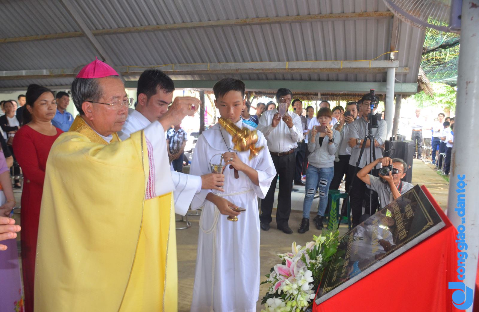 Don Bosco dung nha cho tre ngheo