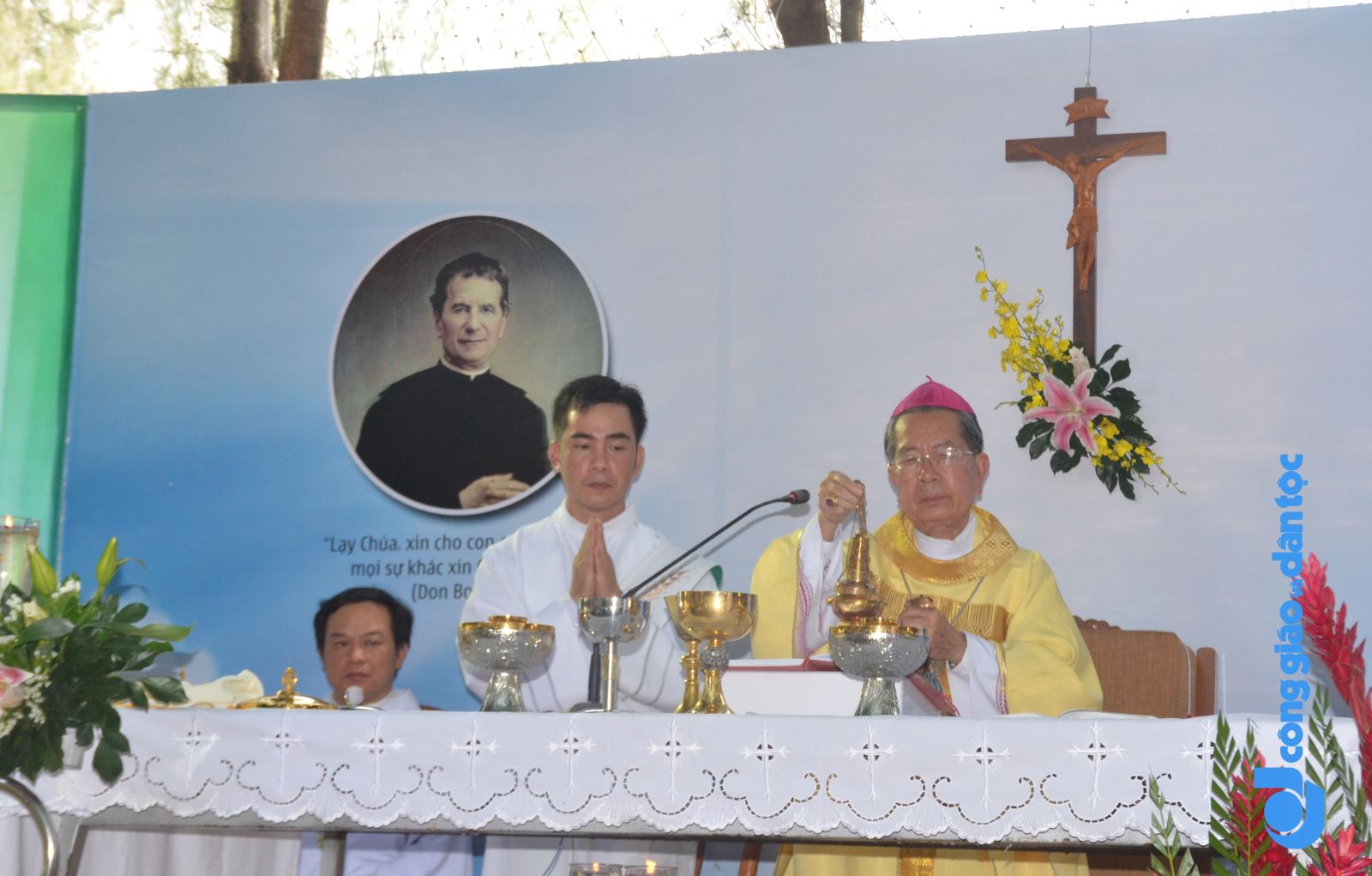 Don Bosco dung nha cho tre ngheo