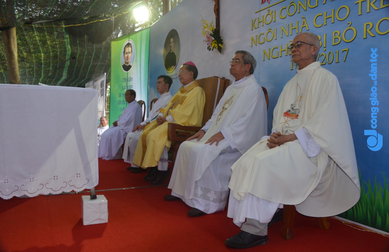 Don Bosco dung nha cho tre ngheo
