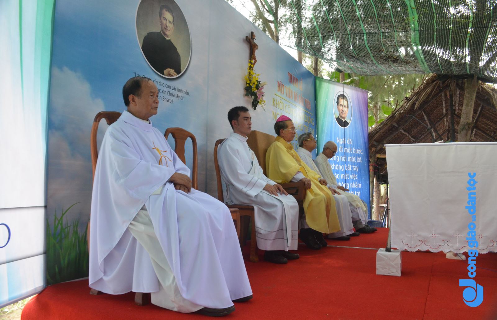 Don Bosco dung nha cho tre ngheo