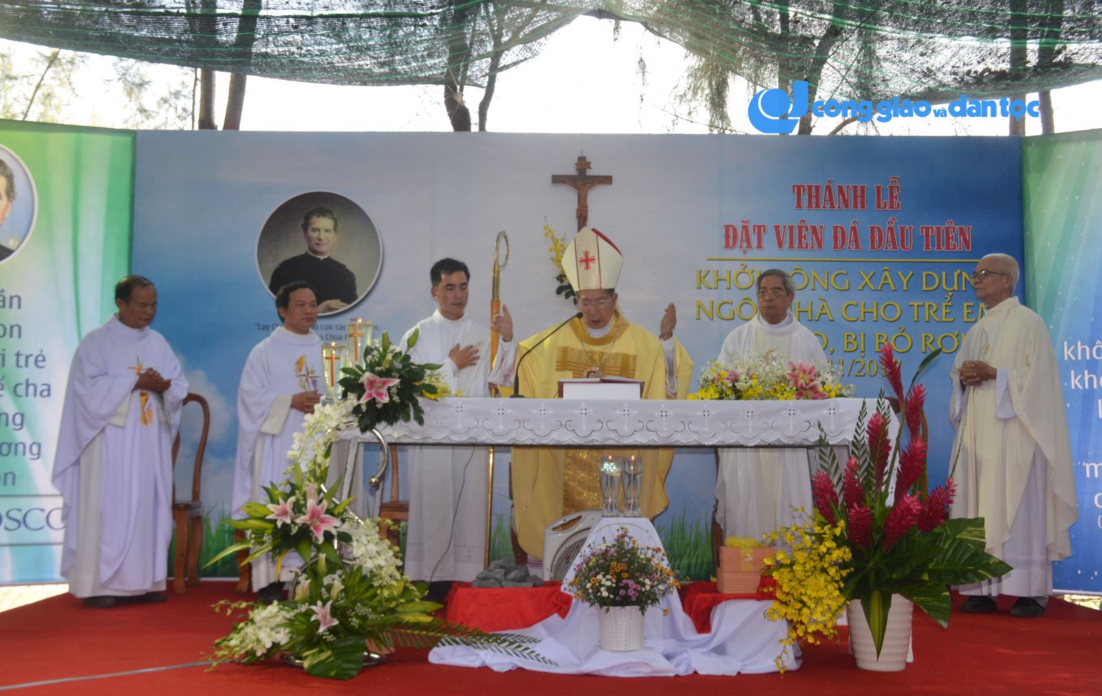 Don Bosco dung nha cho tre ngheo