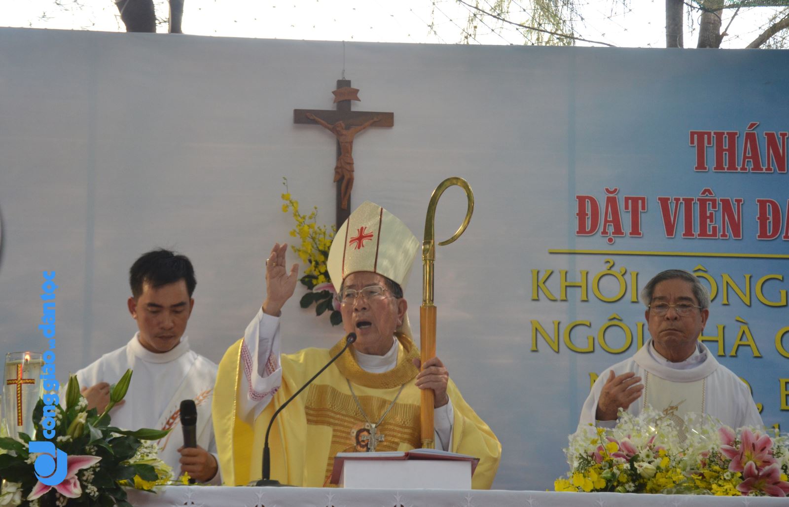 Don Bosco dung nha cho tre ngheo