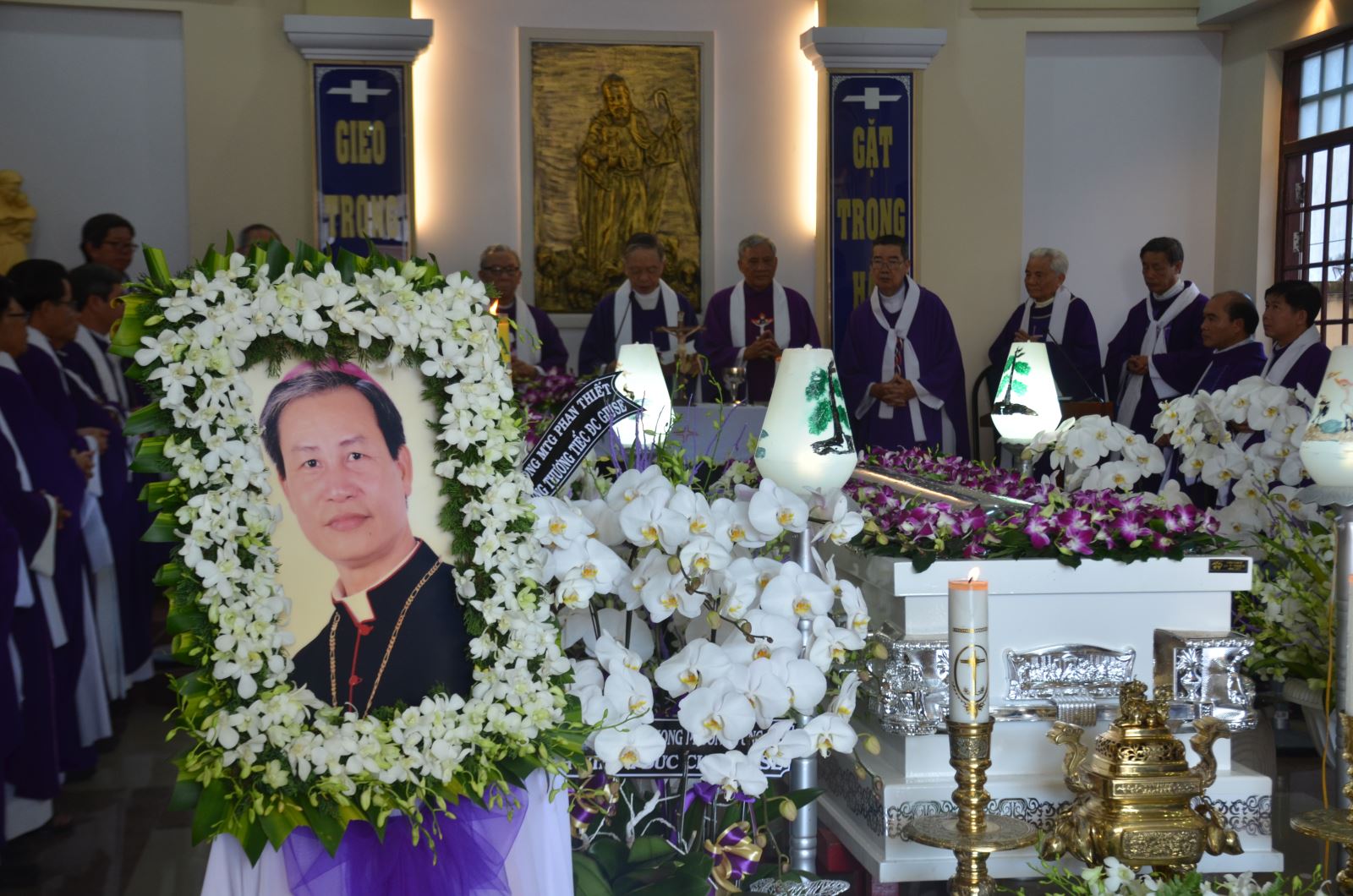 Thanh le cau nguyen cho Giám mục Thong sang 2-3-2017