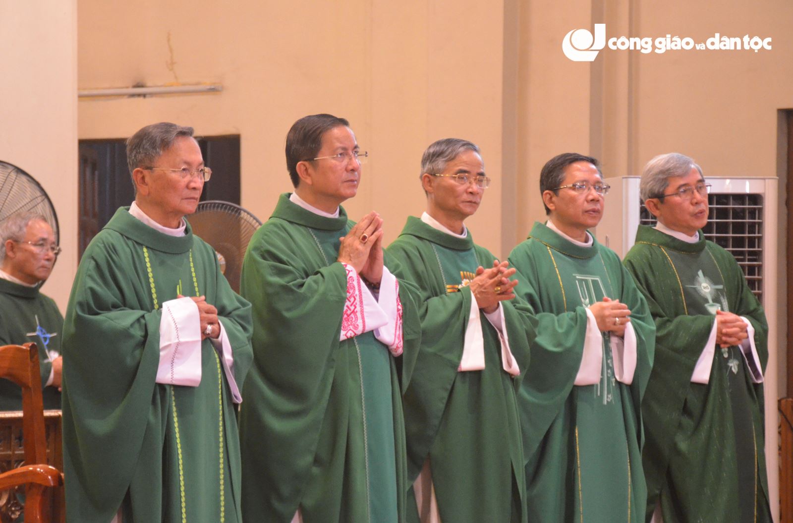 phái đoàn Tòa Thánh dâng lễ tại nhà thờ Đức Bà Sài Gòn