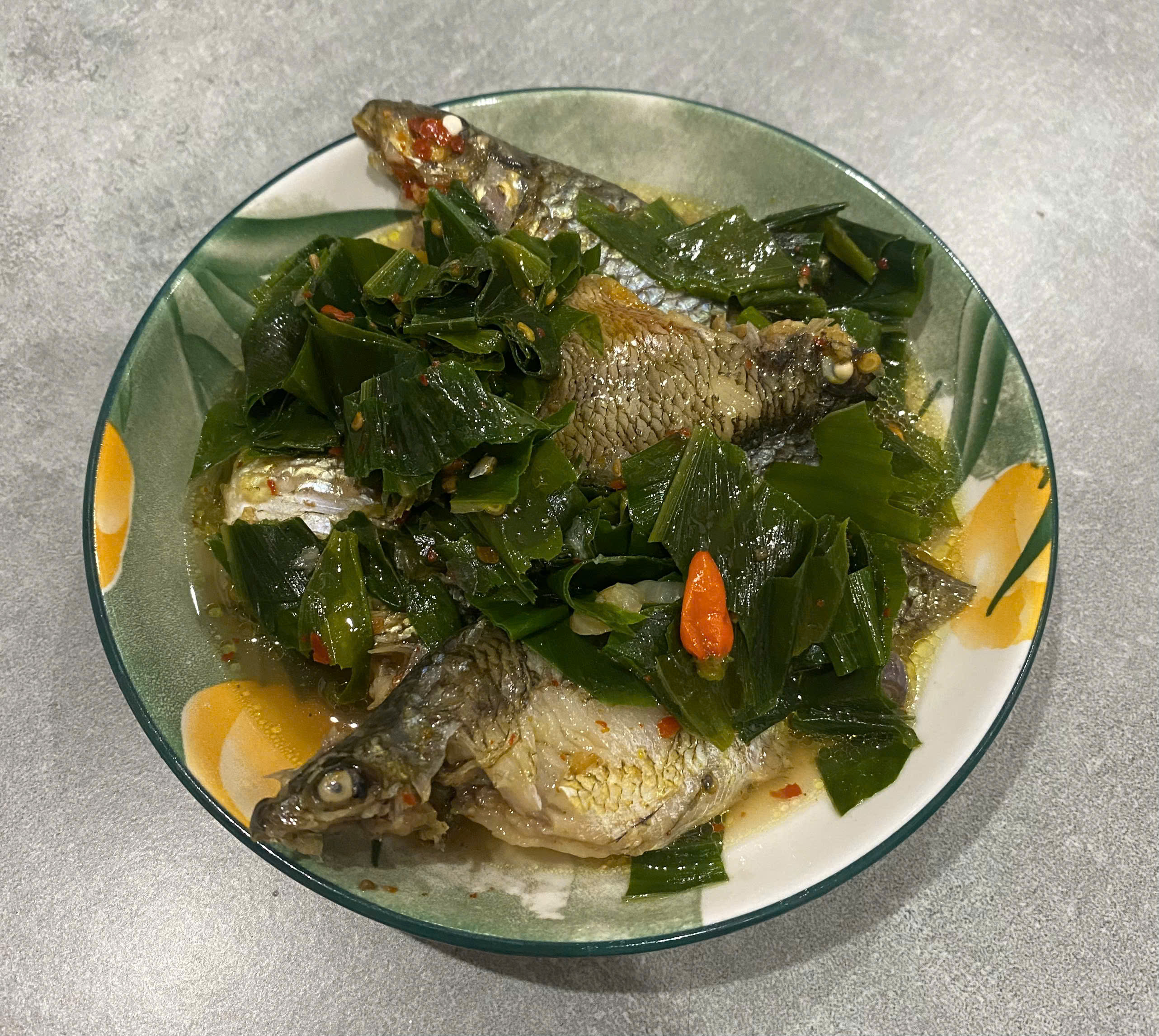 Nhớ cá kho lá nghệ ngày mưa