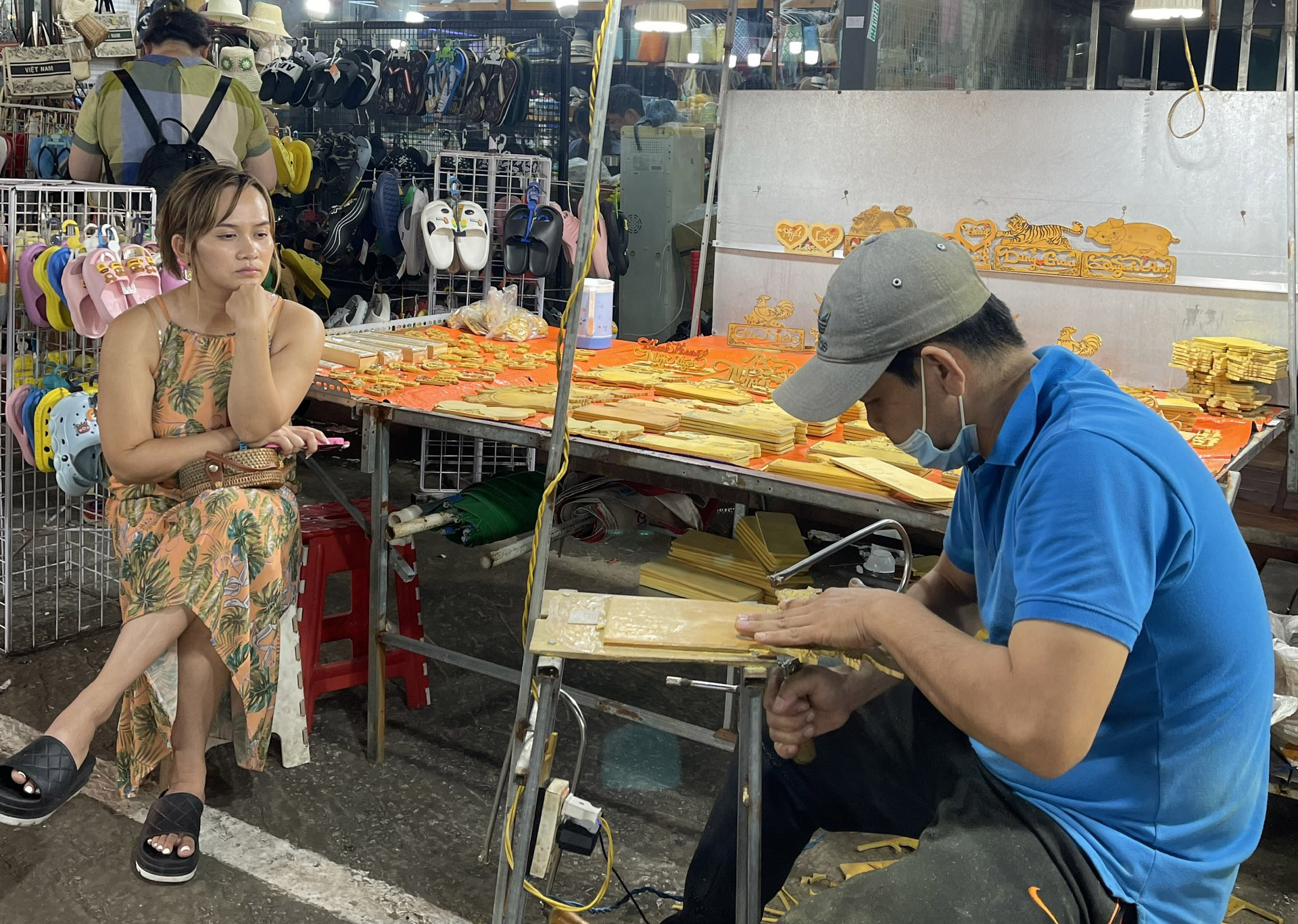 Chợ đêm ngoài đảo