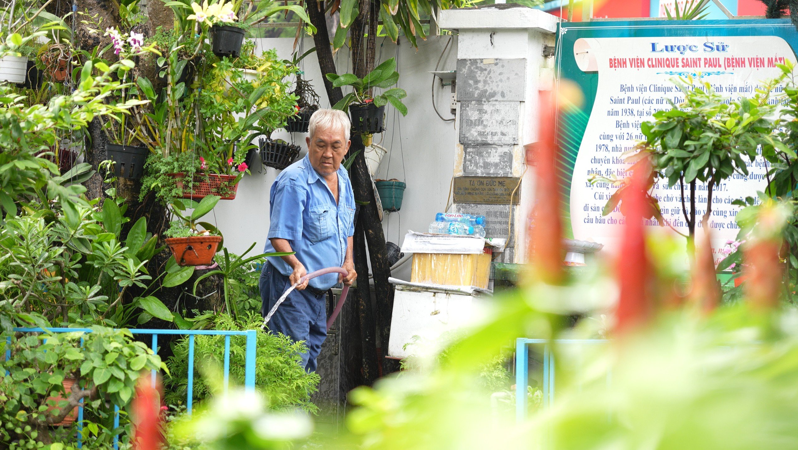 Âm thầm góc bên Mẹ