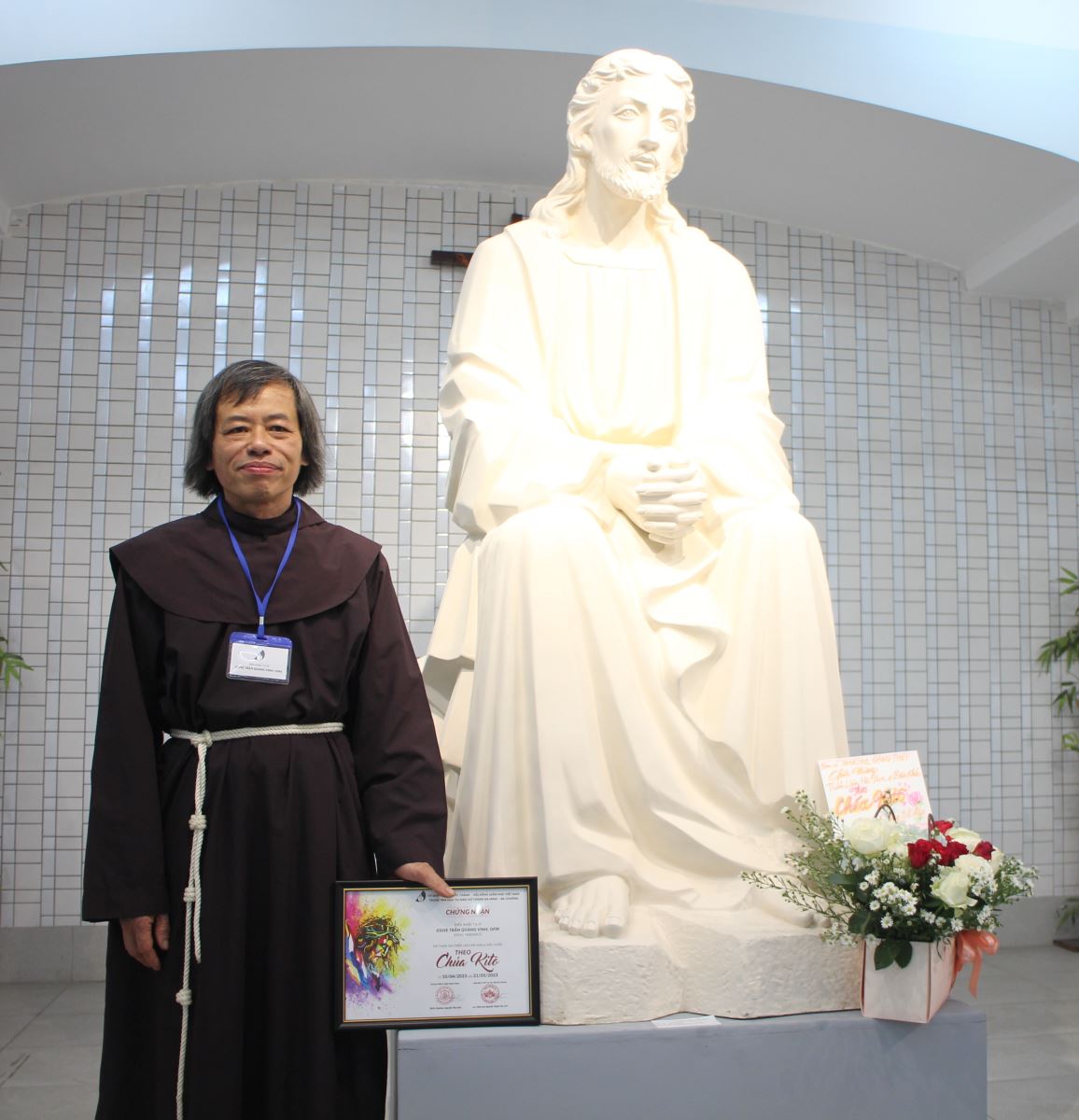 Trien lam tac pham my thuat cua cac tu si.jpg (133 KB)