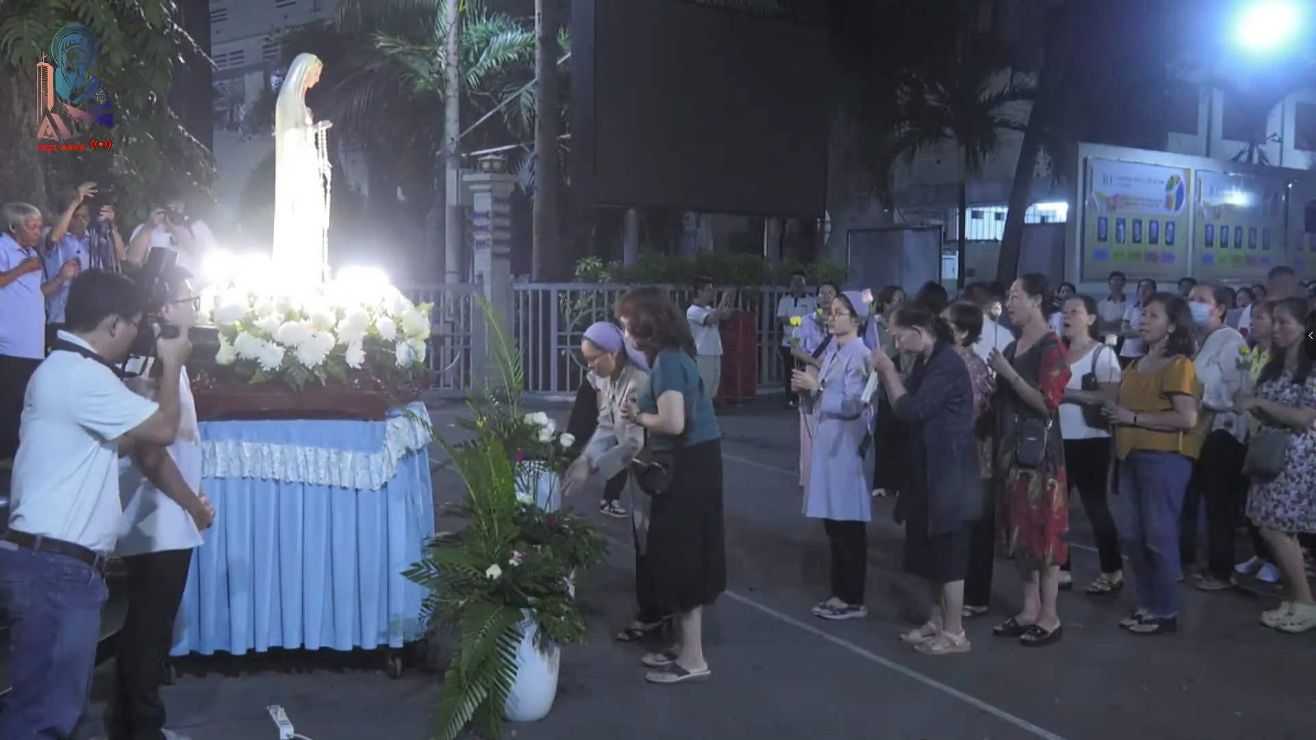 Hoa lòng dâng Mẹ