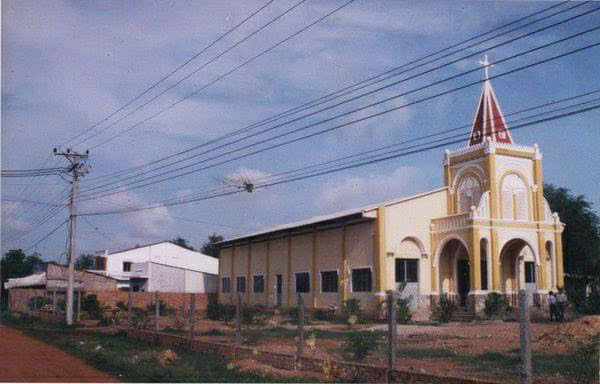 Nhà thờ Tân Đông ngày xưa.jpg (62 KB)