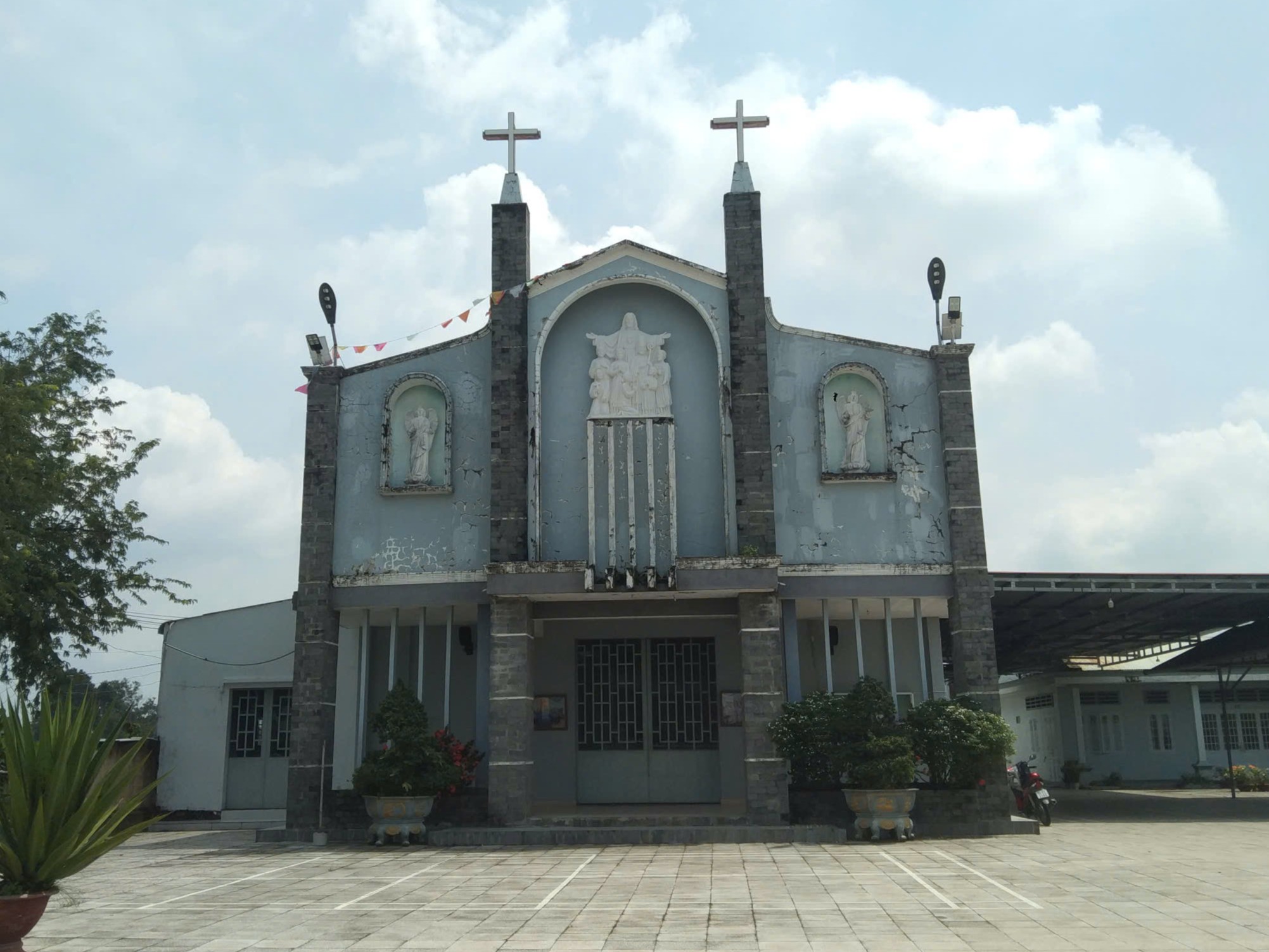 Nhà thờ Hiếu Liêm-GP Phú Cường.jpg (393 KB)