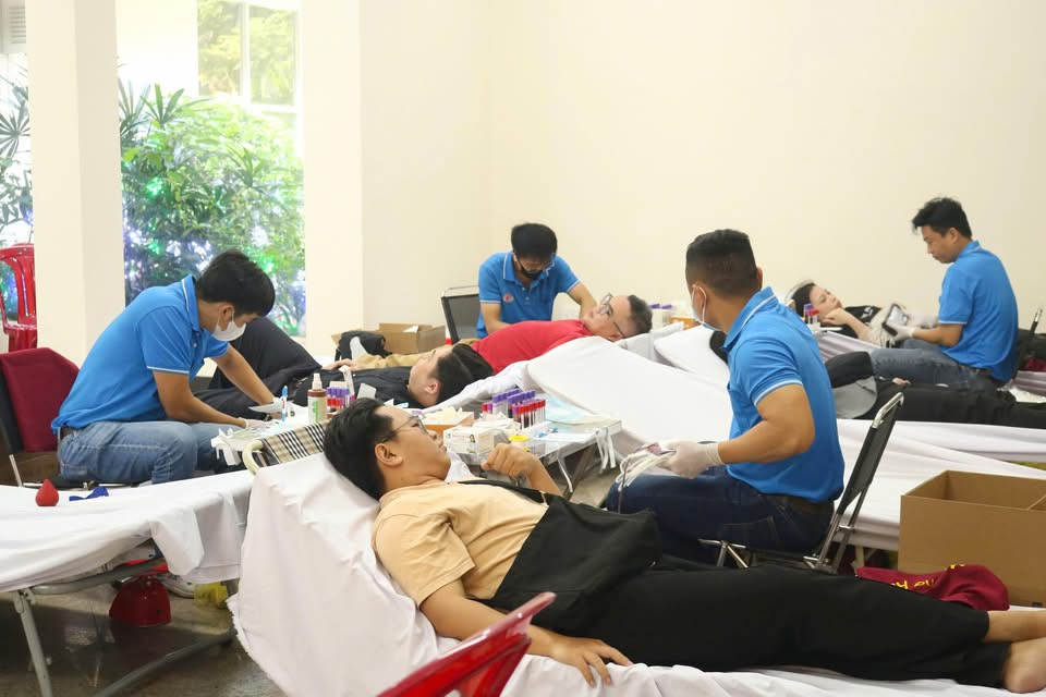 Giáo xứ Chánh tòa Đức Bà Sài Gòn hiến máu nhân đạo