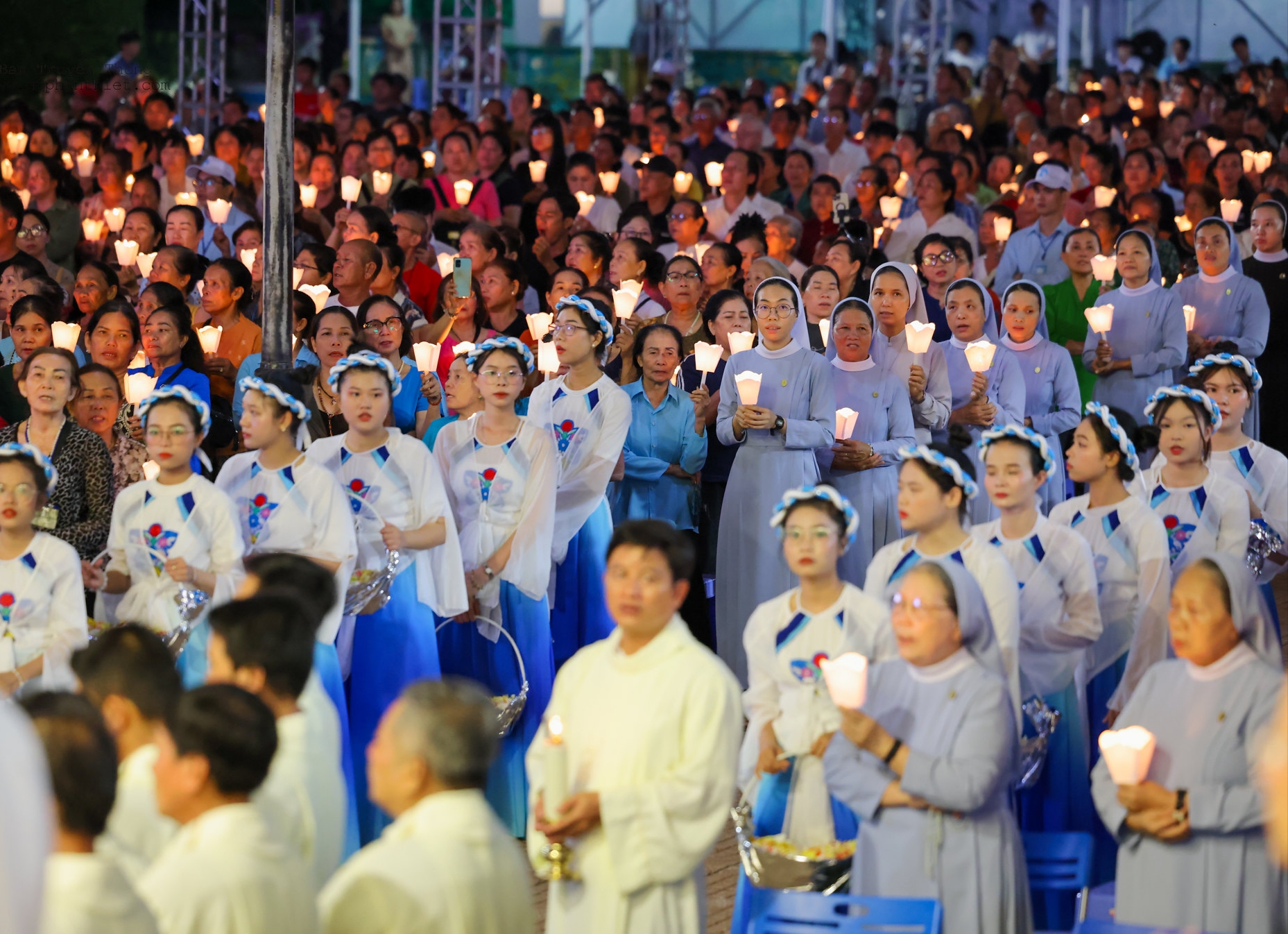 ong kinh 2494 b.jpg (1.34 MB)