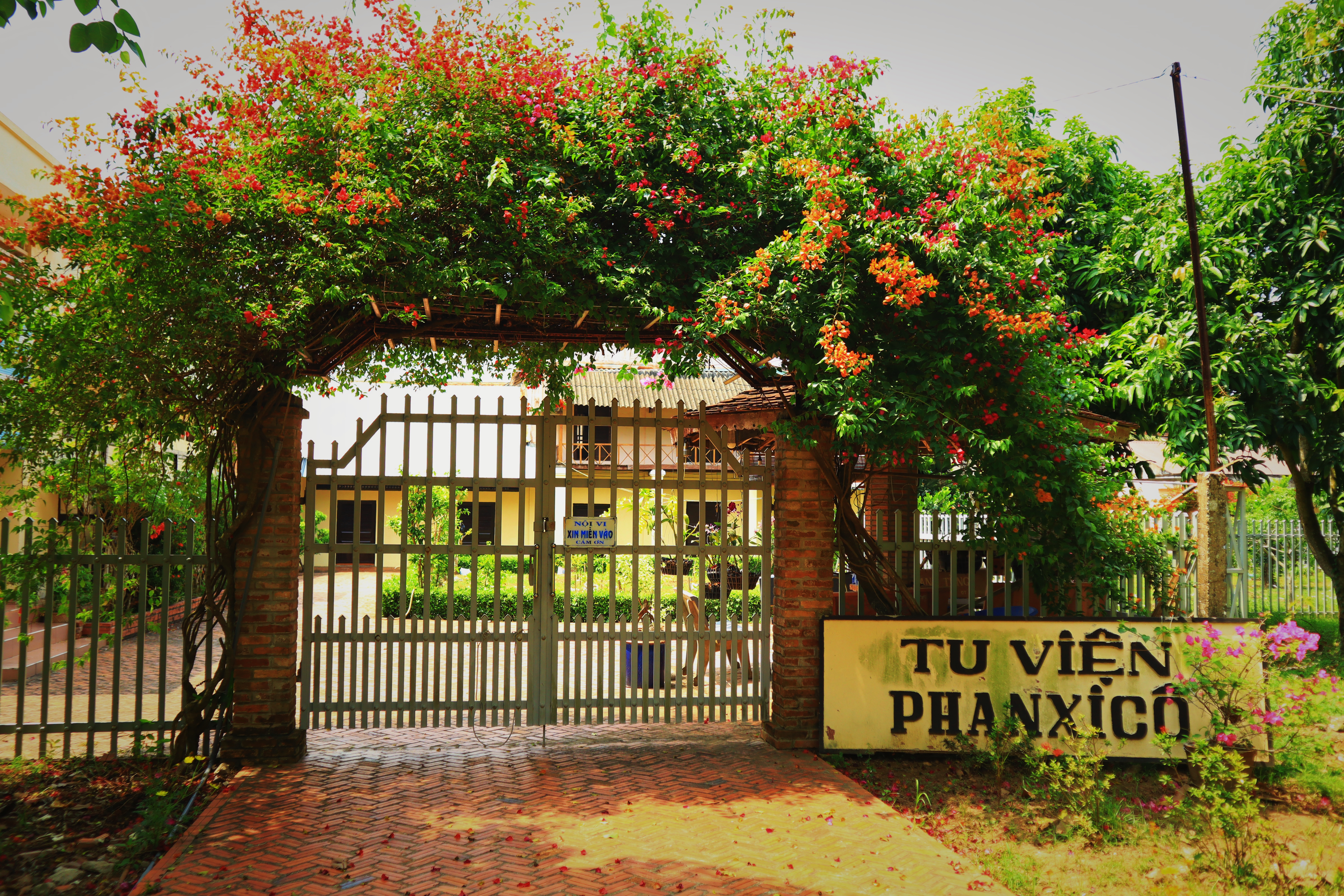 3_Tu vien Phanxicô.JPG (15.73 MB)