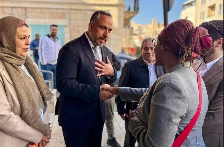 hình 2.png (909 KB)