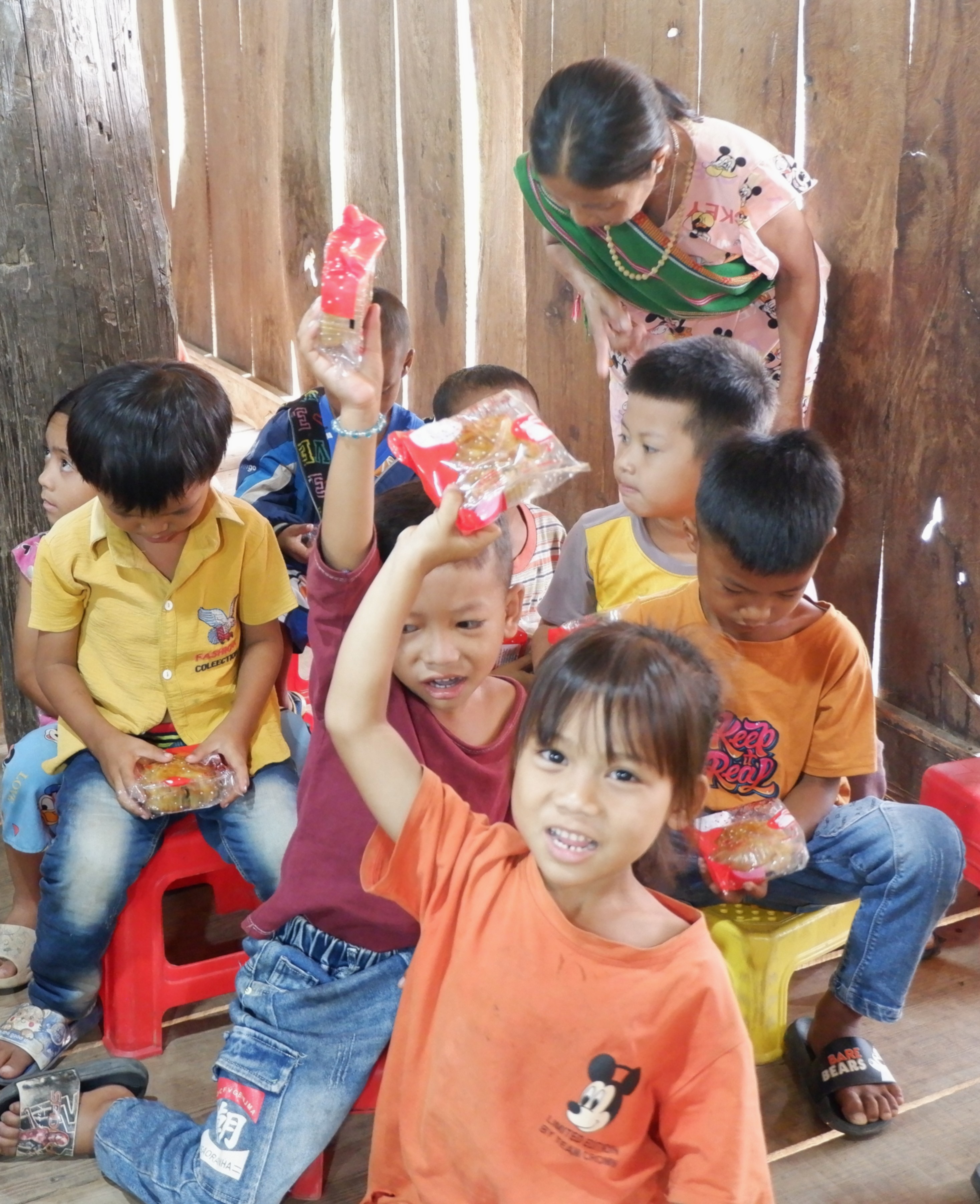 ong kinh 2512 a.JPG (1.37 MB)