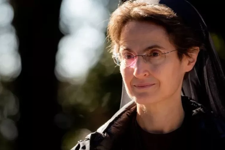 02. Nu chu tich dau tien.png (383 KB)