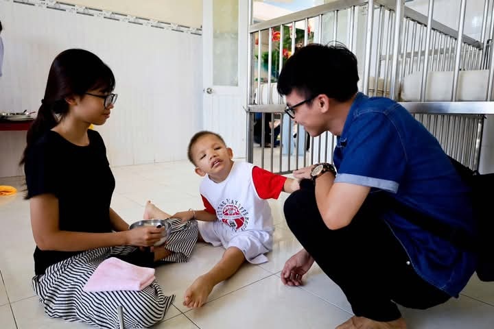 Chuyến thăm bác ái của giới trẻ giáo xứ.jpg (78 KB)