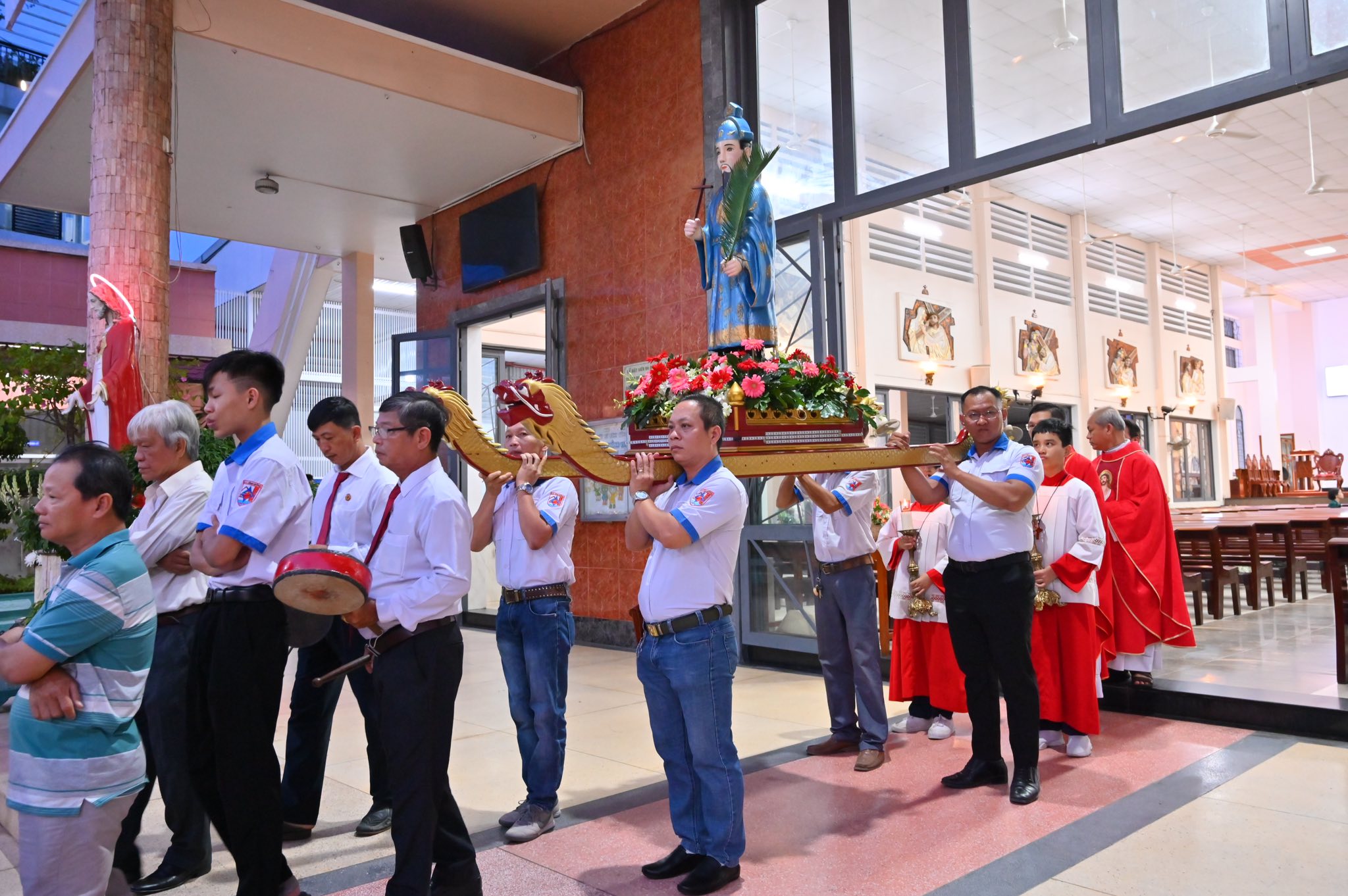 Lễ kính thánh Tống Viết Bường, bổn mạng ban trật tự 1.jpg (408 KB)