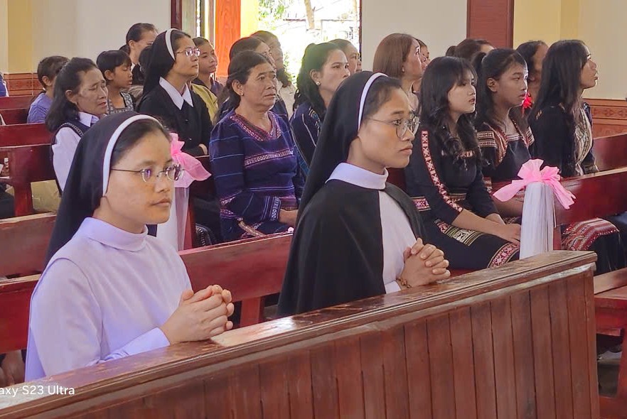 Nữ tu K’Ho đầu tiên của Păng Tiêng