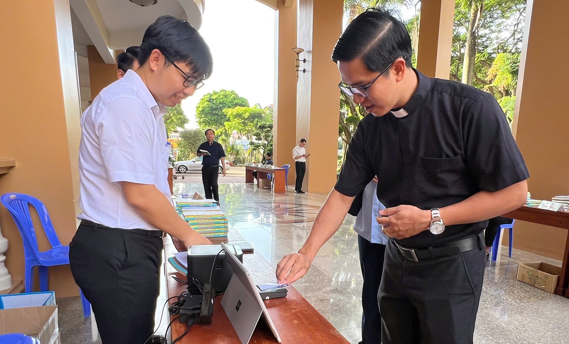 Ngài ban hy vọng
