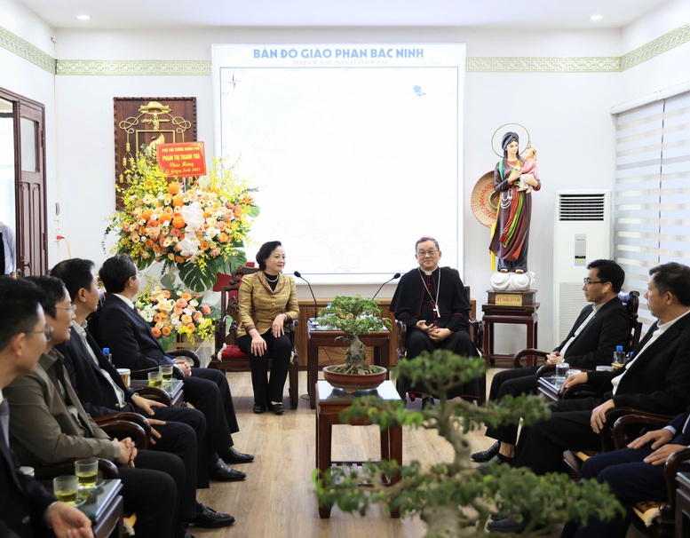 Phó Thủ tướng Phạm Thị Thanh Trà chúc mừng Giáng Sinh tại Tòa Giám mục Bắc Ninh
