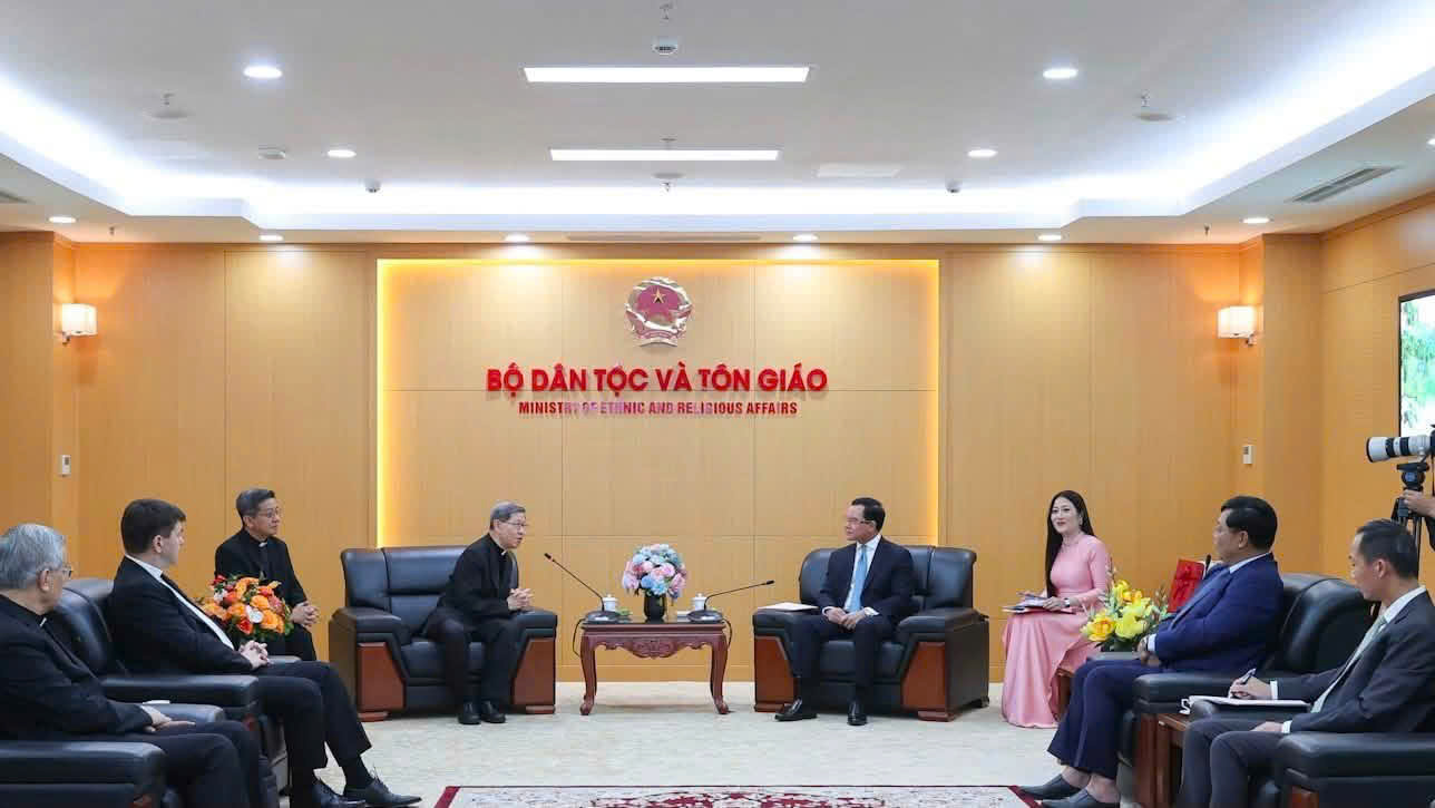 Đức Hồng y Tagle thăm và làm việc với Bộ Dân tộc và Tôn giáo