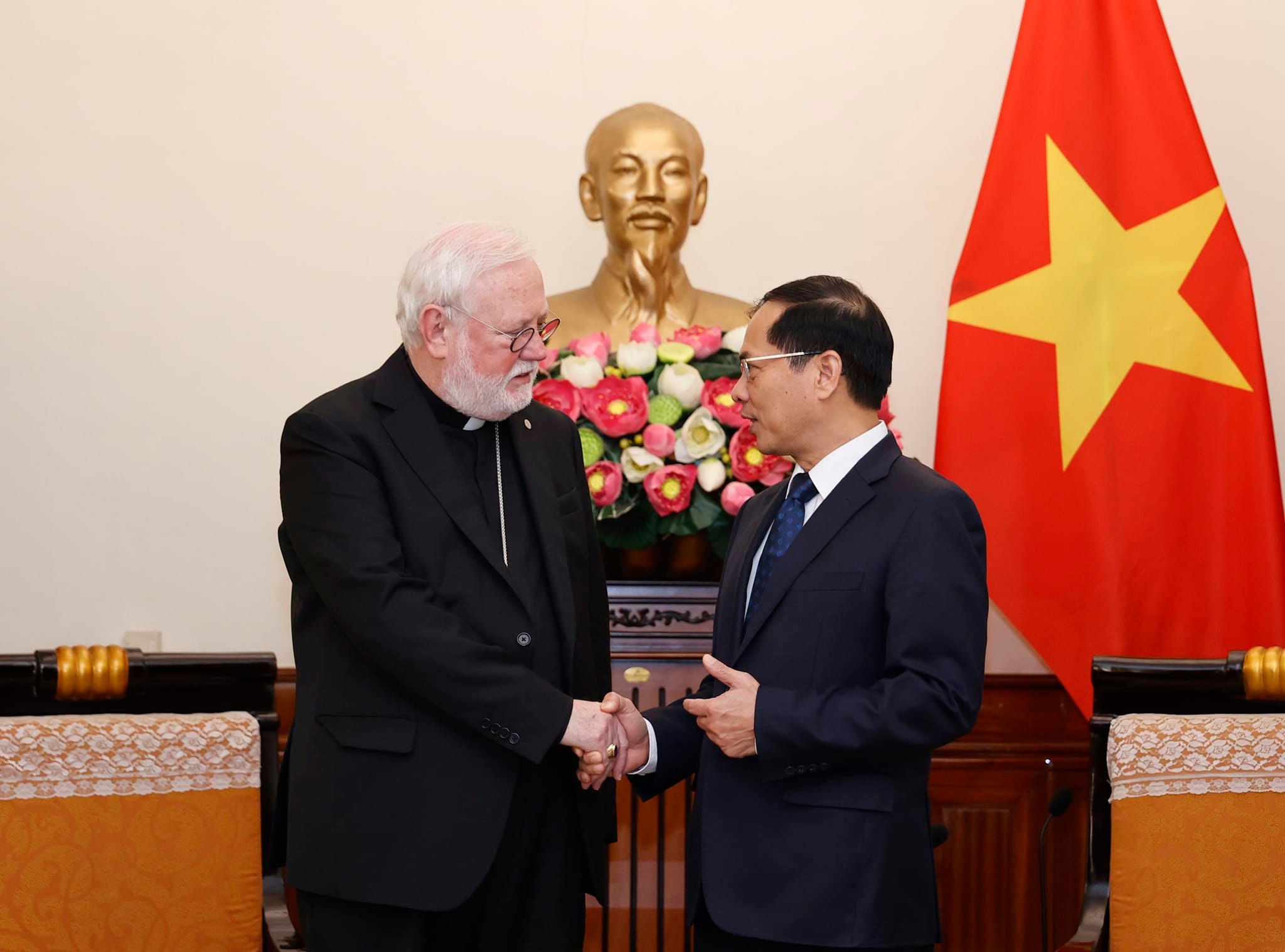 Bộ Trưởng Ngoại giao Bùi Thanh Sơn tiếp ngoại trưởng Tòa Thánh