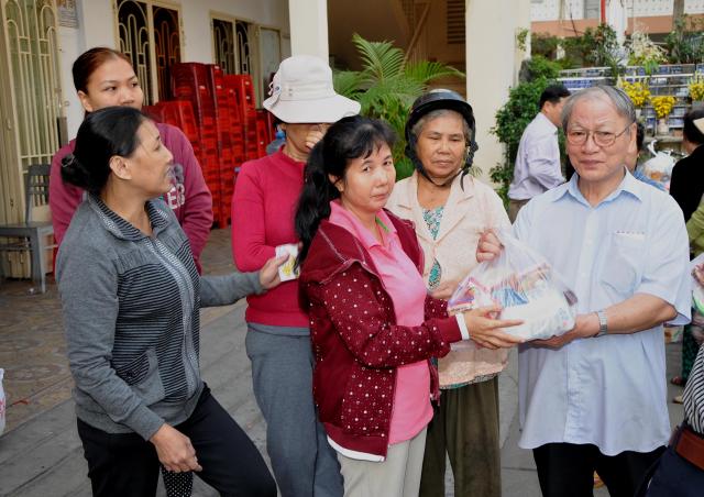 Kết quả hình ảnh cho công giáo tang qua ngay tet