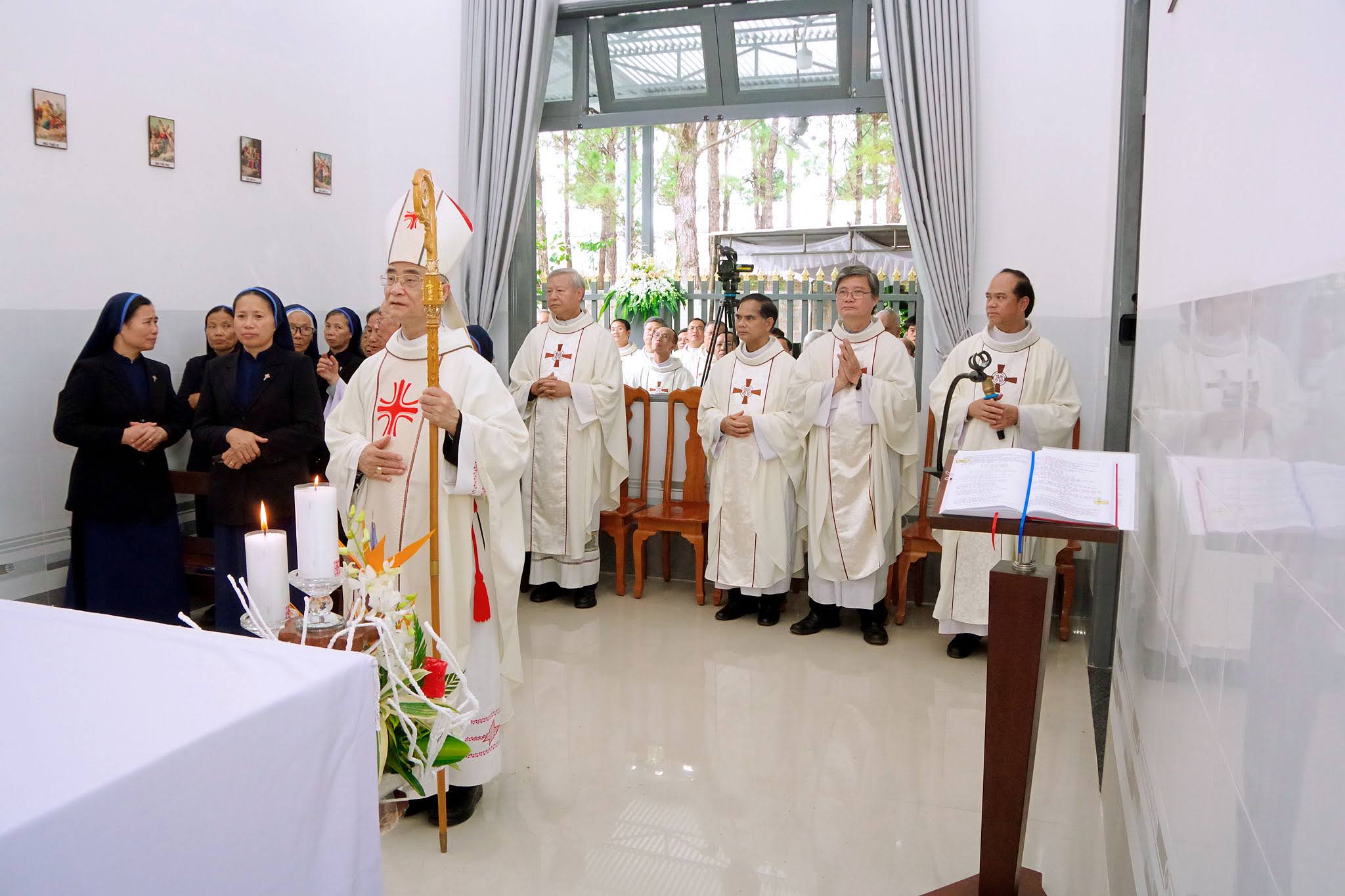 Thiết lập Cộng đoàn Hiệp hội Chứng nhân Chúa Kitô