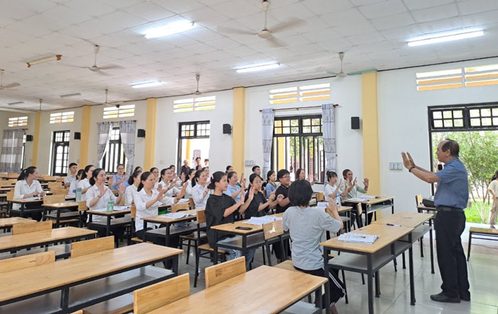 Đào tạo ca trưởng và đệm đàn phụng vụ