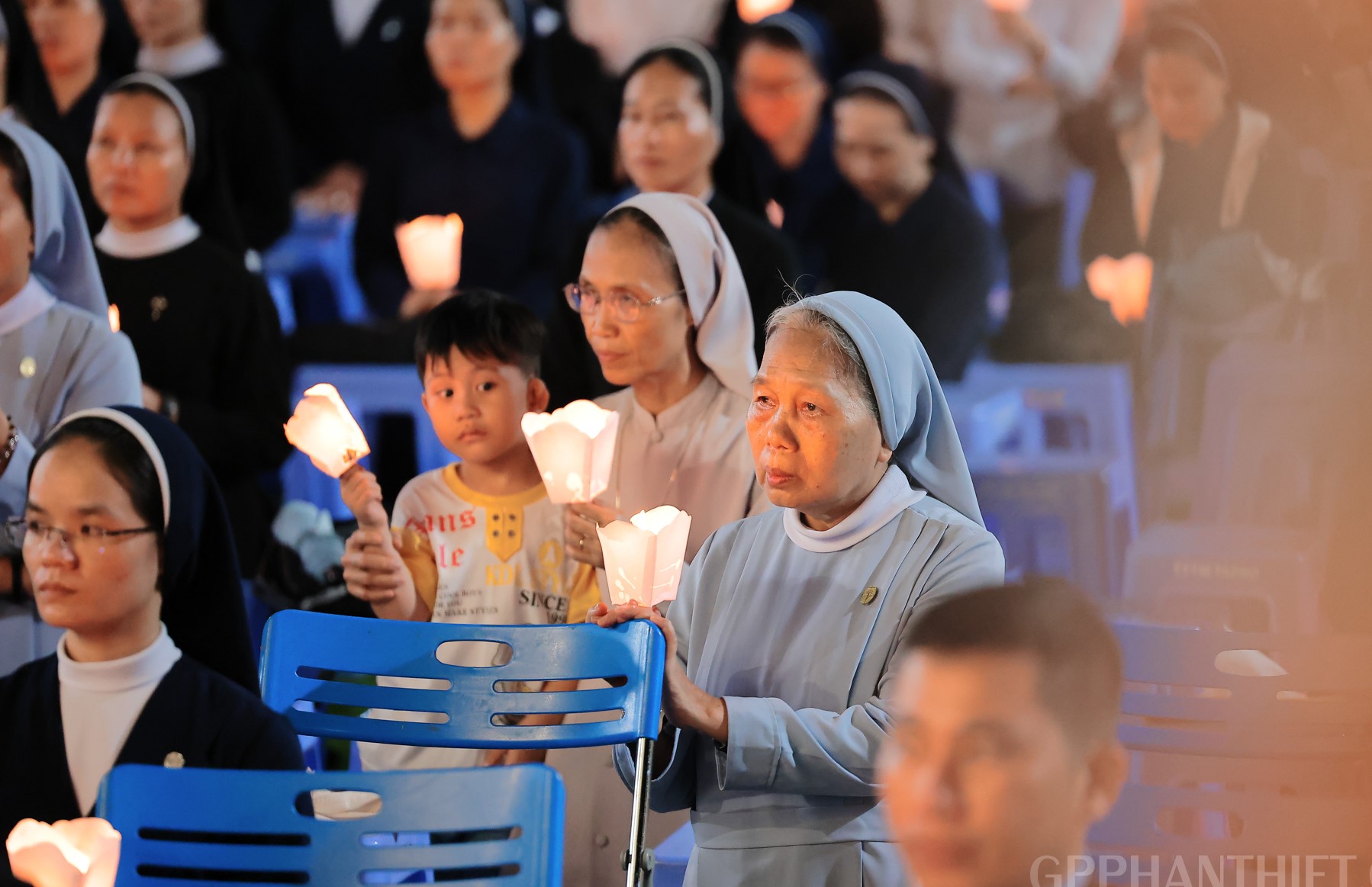 Chúng ta hãy cùng nhau bước đi trong hy vọng
