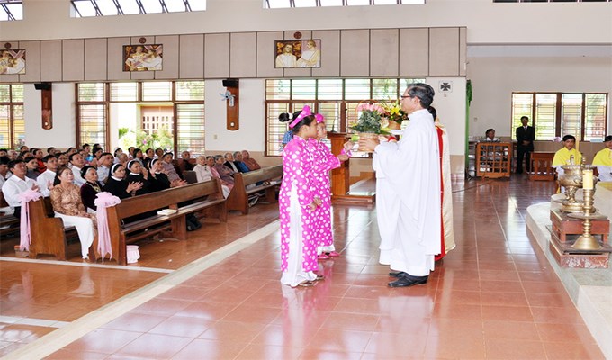 Thay đổi cách nhìn và thực hành liên quang đến dâng lễ - bài ca tiến lễ (P1)
