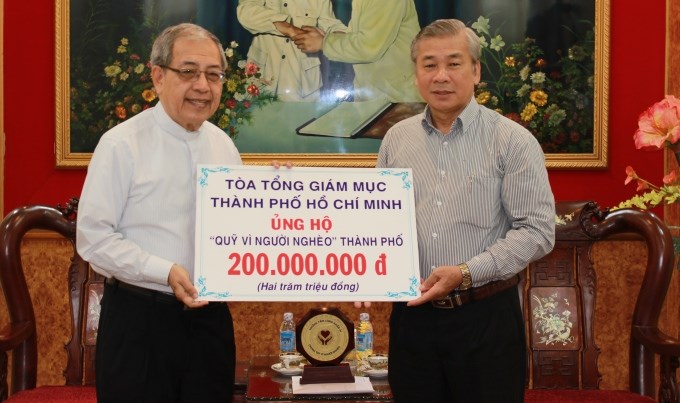 Tòa Tổng Giám mục TPHCM ủng hộ quỹ “Vì người nghèo”