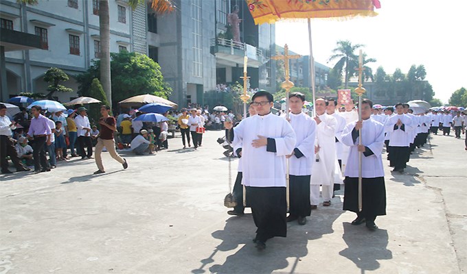 Những vấn đề chung quanh cuộc rước đầu lễ (P1)