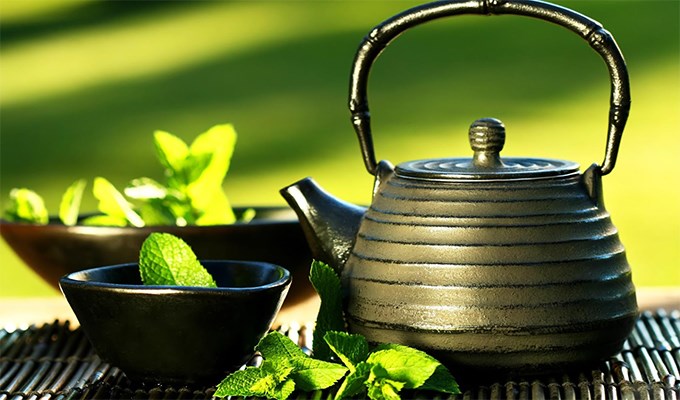 60 năm sóng sánh ấm chè xanh