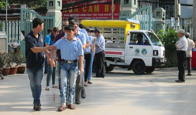 Gia đình truyền tin họp mặt