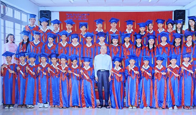 Vị mục tử thương yêu con trẻ